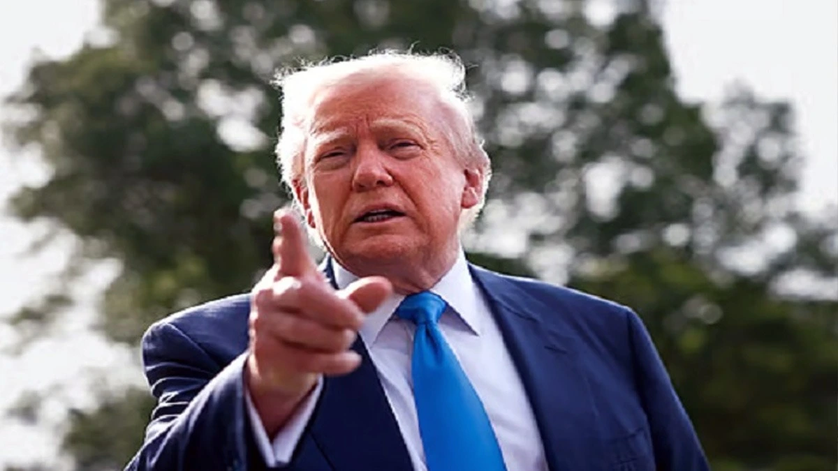 Donald Trump डोनाल्ड ट्रंप ने भारत-पाक तनाव के बीच तोड़ी चुप्पी, दिया बड़ा बयान।