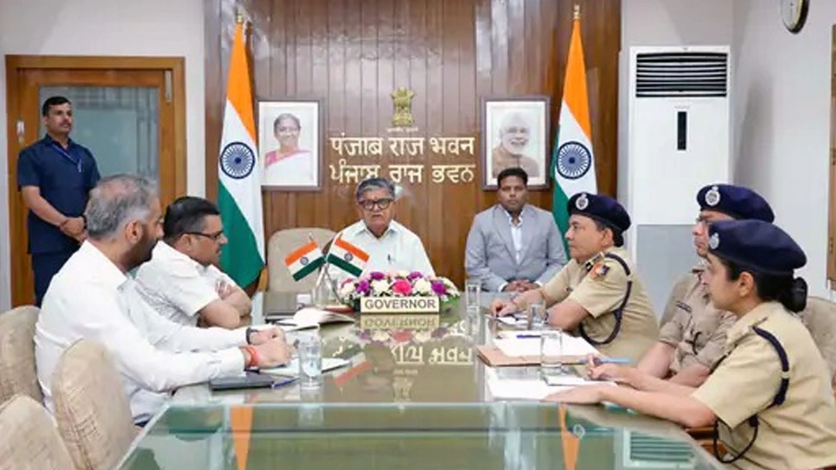 पहलगाम आतंकी ह/म/ले के बाद चंडीगढ़ में हाई अलर्ट: प्रशासक ने सुरक्षा इंतज़ामों का जायज़ा लिया, Kataria बोले- लापरवाही बर्दाश्त नहीं होगी। पहलगाम आतंकी ह/म/ले के बाद चंडीगढ़ में हाई अलर्ट: प्रशासक ने सुरक्षा इंतज़ामों का जायज़ा लिया, Kataria बोले- लापरवाही बर्दाश्त नहीं होगी।