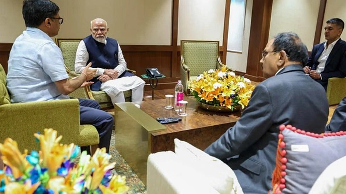 सऊदी से लौटे PM मोदी ने एयरपोर्ट पर ही की बैठक; हमले के बाद चप्पे-चप्पे पर जवान।