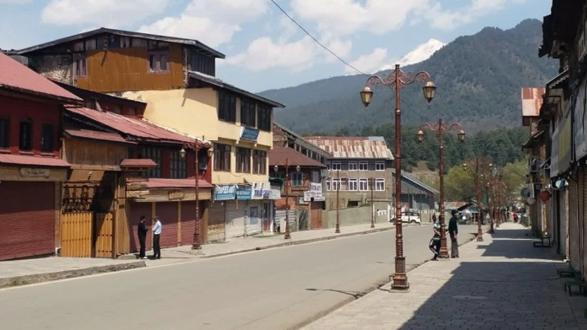 पहलगाम ह/म/ले के बाद जम्मू-कश्मीर टूरिज्म को झटका, हजारों Package रद्द।