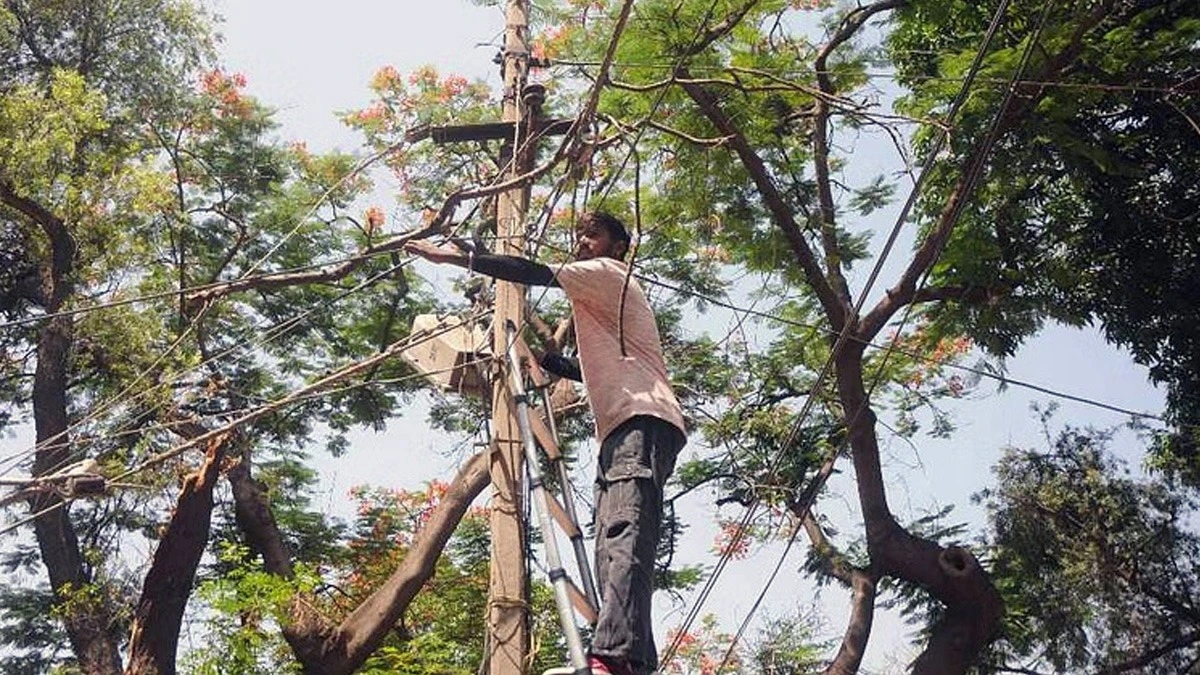 Punjab में आंधी से पावरकॉम को ₹5.50 करोड़ का नुकसान: 200 केवी ट्रांसमिशन लाइनों को सबसे अधिक क्षति, लगभग 50 ग्रिड प्रभावित। Punjab में आंधी से पावरकॉम को ₹5.50 करोड़ का नुकसान: 200 केवी ट्रांसमिशन लाइनों को सबसे अधिक क्षति, लगभग 50 ग्रिड प्रभावित।