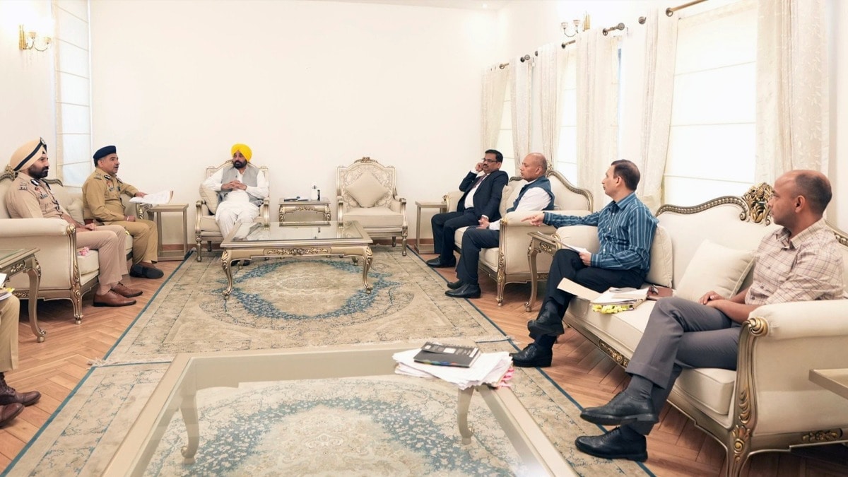 Punjab सरकार का बड़ा फैसला: सीमाओं की रक्षा के लिए 5,500 होम गार्ड और 400 अतिरिक्त जवानों की भर्ती। Punjab सरकार का बड़ा फैसला: सीमाओं की रक्षा के लिए 5,500 होम गार्ड और 400 अतिरिक्त जवानों की भर्ती।