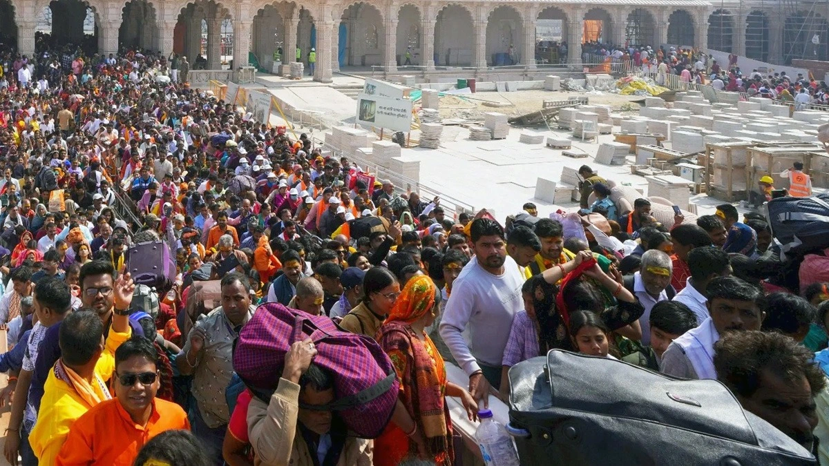 UP: रामनवमी पर उमड़ेगी श्रद्धालुओं की भीड़, 25 से 30 लाख भक्तों के आगमन पर बदलेगी राम मंदिर की व्यवस्था। UP: रामनवमी पर उमड़ेगी श्रद्धालुओं की भीड़, 25 से 30 लाख भक्तों के आगमन पर बदलेगी राम मंदिर की व्यवस्था।