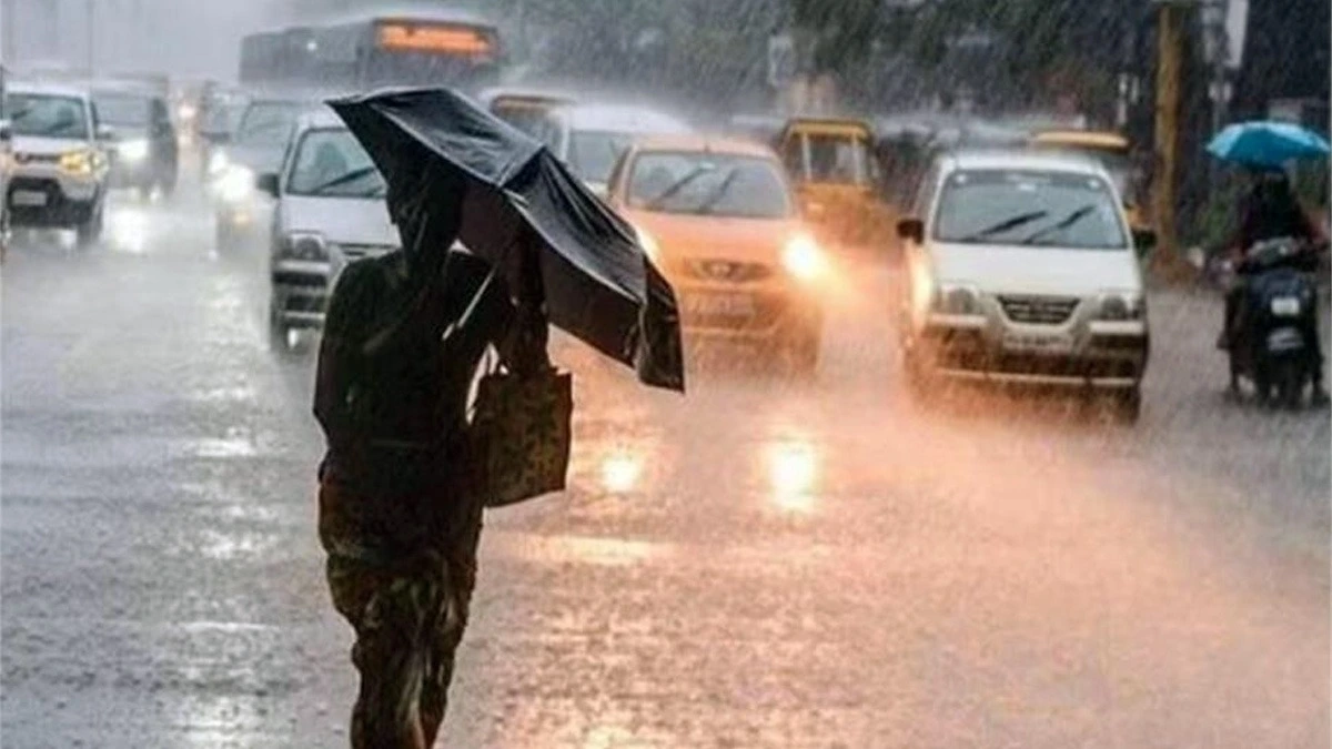 UP में बारिश के साथ गरजेंगे बादल,मौसम मे होगा बड़ा बदलाव।