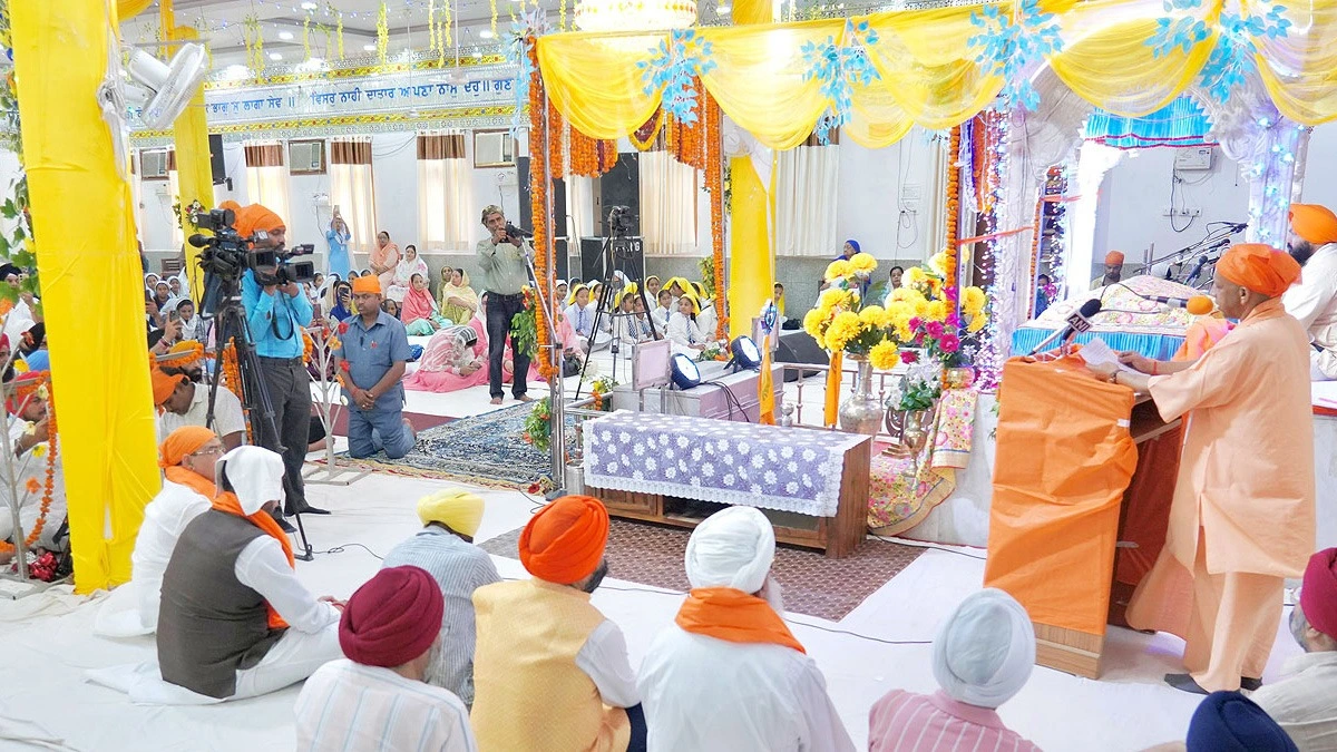 UP: ‘शहीद पिता के पुत्र और शहीद पुत्रों के पिता है गुरु गोबिंद सिंह’ – CM योगी !