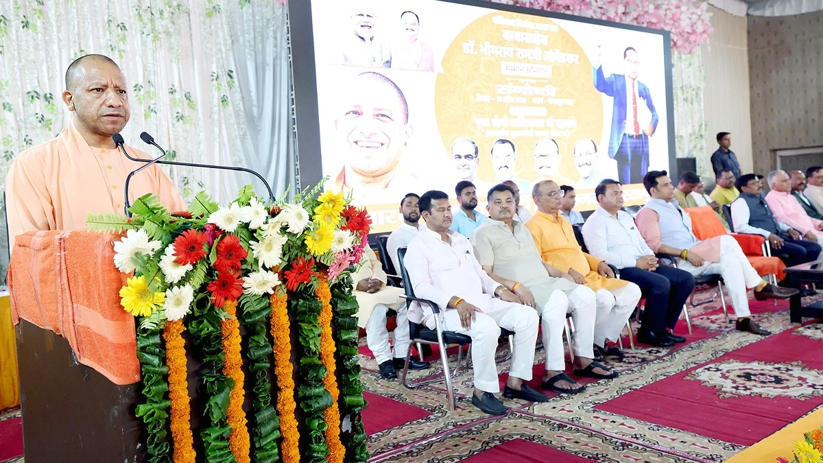 UP: ‘ये लोग जिन्ना का महिमंडन करते हैं’, राणा सांगा को लेकर सीएम योगी ने सपा पर कसा तंज। UP: ‘ये लोग जिन्ना का महिमंडन करते हैं’, राणा सांगा को लेकर सीएम योगी ने सपा पर कसा तंज।