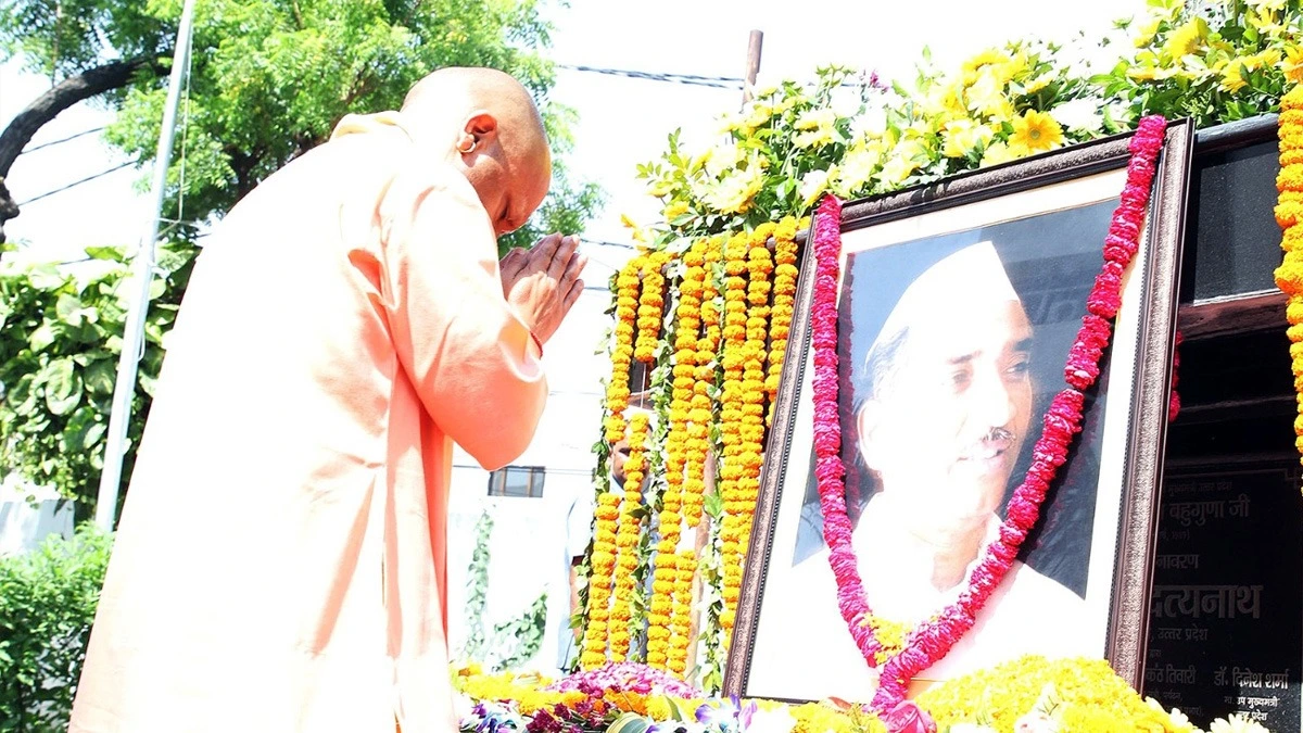 UP: हेमवती नंदन बहुगुणा की जयंती पर सीएम योगी और अन्य नेताओं ने दी श्रद्धांजलि। UP: हेमवती नंदन बहुगुणा की जयंती पर सीएम योगी और अन्य नेताओं ने दी श्रद्धांजलि।