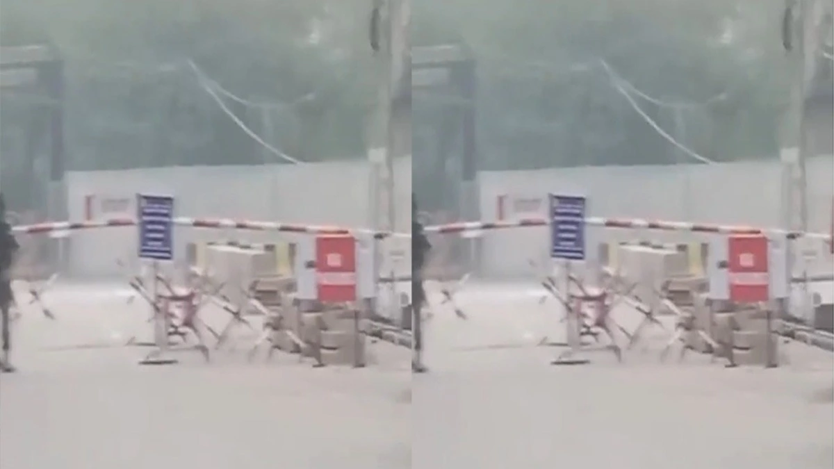 पाकिस्तान के लाहौर में Airport के पास धमाके, आसमान में धुएं के बादल, लोग घबराए। पाकिस्तान के लाहौर में Airport के पास धमाके, आसमान में धुएं के बादल, लोग घबराए।