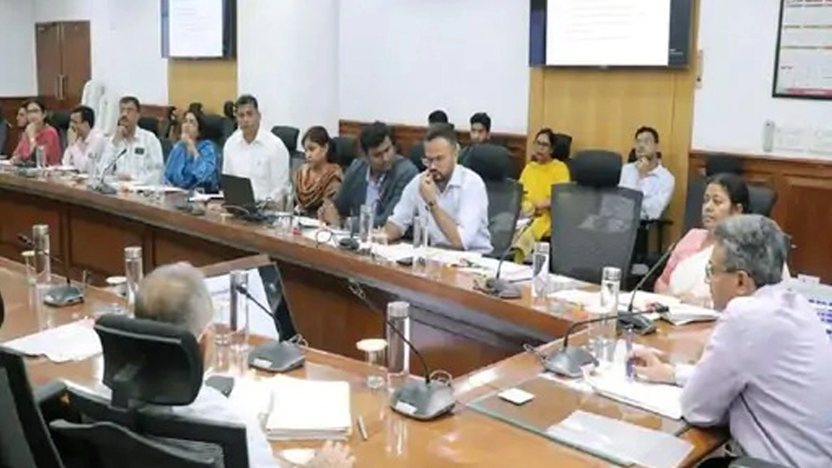 हरियाणा के शहरों में मासिक DC बैठकें: MDA के पांच क्षेत्रों में ठोस कचरा, जलनिकासी और पेयजल पर विशेष ध्यान।