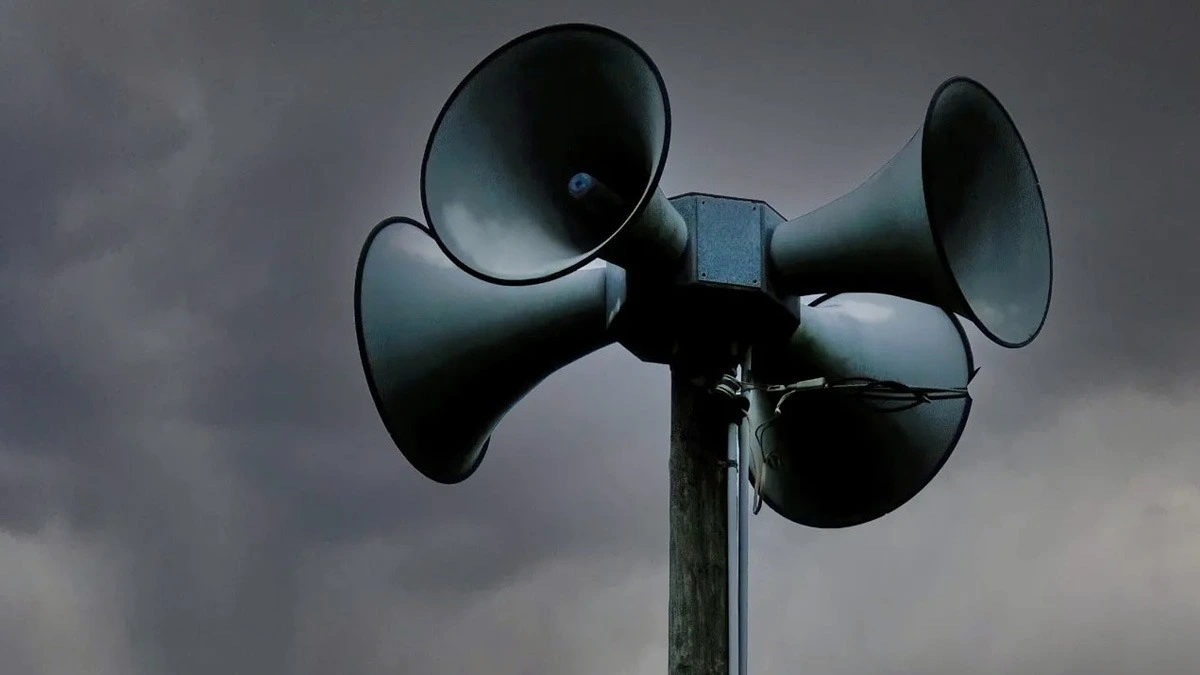 Punjab: बठिंडा एयरफोर्स स्टेशन के पास धमाका, जिले में रेड अलर्ट; जालंधर में भी गूंजे धमाके। Punjab: बठिंडा एयरफोर्स स्टेशन के पास धमाका, जिले में रेड अलर्ट; जालंधर में भी गूंजे धमाके।