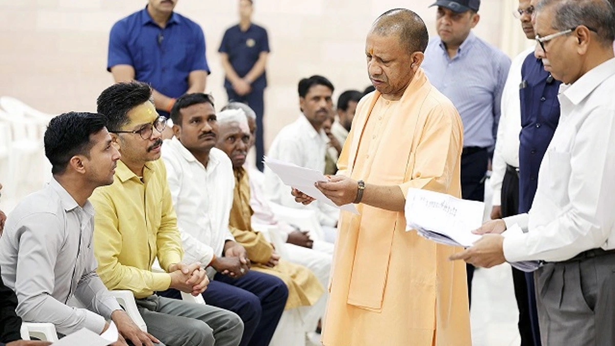 UP: ‘हर नागरिक की खुशहाली सरकार की प्रमुख प्राथमिकता है’ – जनता दर्शन में बोले CM योगी आदित्यनाथ। UP: ‘हर नागरिक की खुशहाली सरकार की प्रमुख प्राथमिकता है’ – जनता दर्शन में बोले CM योगी आदित्यनाथ।