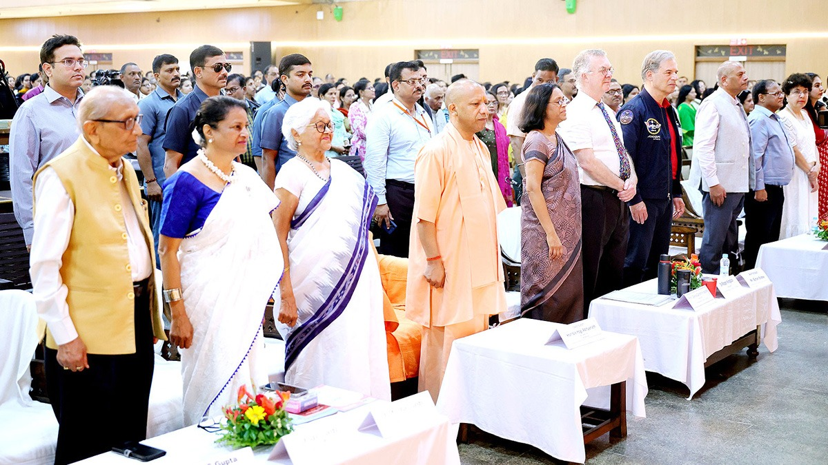 हर नागरिक का पहला कर्तव्य ‘नेशन फर्स्ट’ होना चाहिए, ये जिम्मेदारी सिर्फ सैनिकों की नहीं: CM योगी। हर नागरिक का पहला कर्तव्य ‘नेशन फर्स्ट’ होना चाहिए, ये जिम्मेदारी सिर्फ सैनिकों की नहीं: CM योगी।