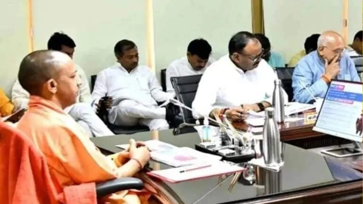 UP: लखनऊ में योगी कैबिनेट की बैठक आज, 12 बड़े फैसलों पर लग सकती है मुहर। UP: लखनऊ में योगी कैबिनेट की बैठक आज, 12 बड़े फैसलों पर लग सकती है मुहर।