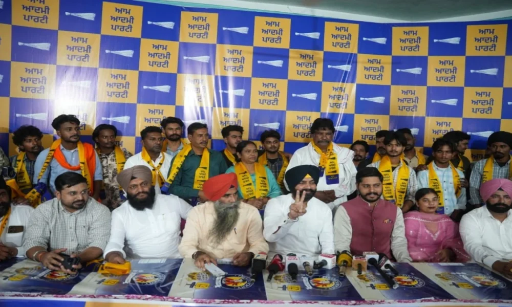 Labour Union के अध्यक्ष Dalbir Singh अपने साथियों सहित ‘AAP’ में शामिलCabinet Minister Laljit Singh Bhullar ने सभी नेताओं का किया स्वागत