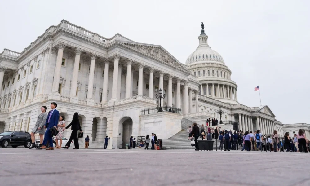 America में Government Shutdown 22वें दिन भी जारी: लाखों Employees बिना सैलरी के, Trump और Democrats में कड़ा टकराव America में Government Shutdown 22वें दिन भी जारी: लाखों Employees बिना सैलरी के, Trump और Democrats में कड़ा टकराव