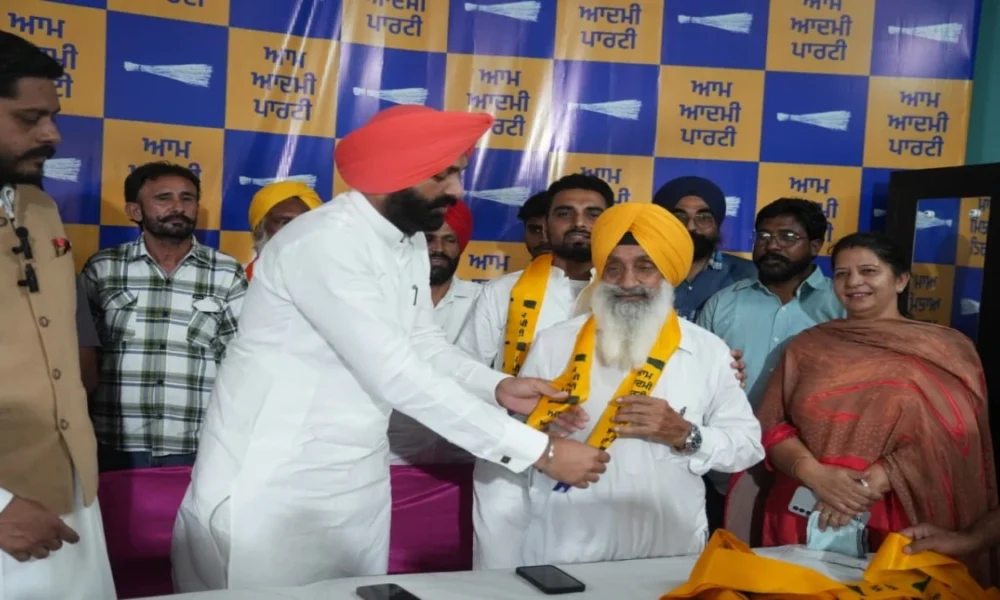 Tarn Taran में Akali Dal को बड़ा झटका — मौजूदा Sarpanch Jashandeep Singh साथियों समेत ‘AAP’ में शामिल