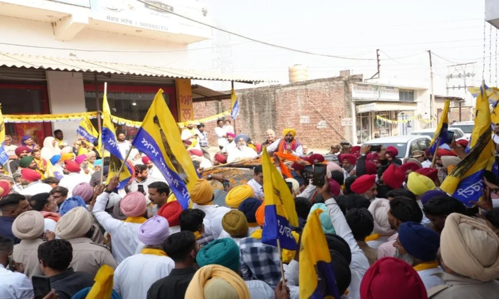 Tarn Taran में CM Bhagwant Mann का मेगा रोड शो — Harmeet Sandhu के समर्थन में उमड़ा जनसैलाब, ‘AAP Ki Sarkar, AAP Ka Vidhayak’ का नारा गूंजा