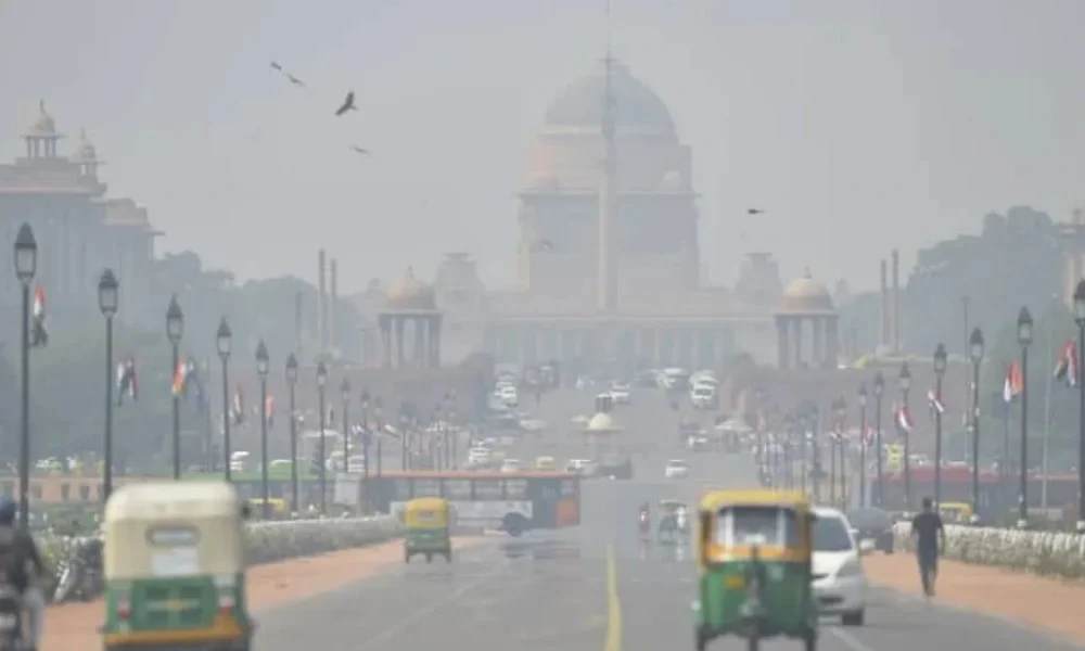 Delhi में हवा हुई जहरीली, AQI 500 पार; Diwali का कितना रोल, सर्दी में Trapped Warm Air के कारन कैसे बढ़ता है Air Pollution