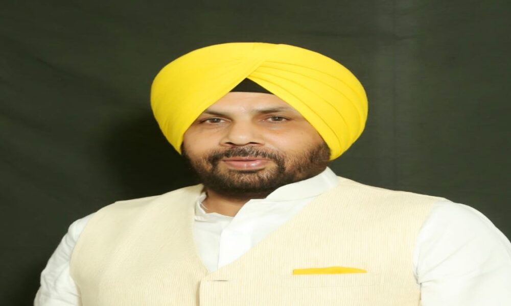 Cabinet Minister Harbhajan Singh ETO द्वारा PU Senate Election की तारीख न घोषित करने पर Central Government की आलोचना