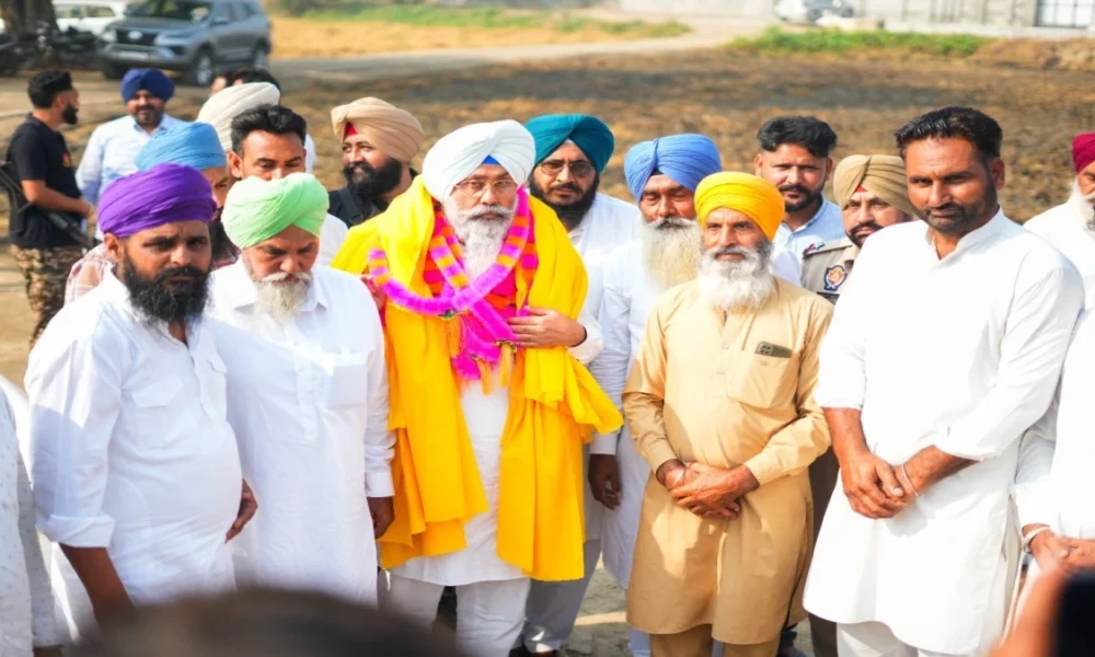 AAP उम्मीदवार Harmeet Sandhu के पक्ष में लहर तेज, गांव Panjwar Khurd के लोगों ने जताया पूरा समर्थन