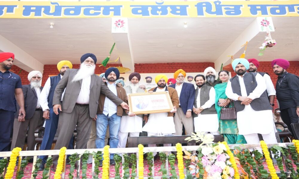 Chief Minister ने Shaheed Kartar Singh Sarabha के शहीदी दिवस पर Sarabha गांवके लिए 45.84 crore रुपये के विकास projects की announcement किया Chief Minister ने Shaheed Kartar Singh Sarabha के शहीदी दिवस पर Sarabha गांवके लिए 45.84 crore रुपये के विकास projects की announcement किया