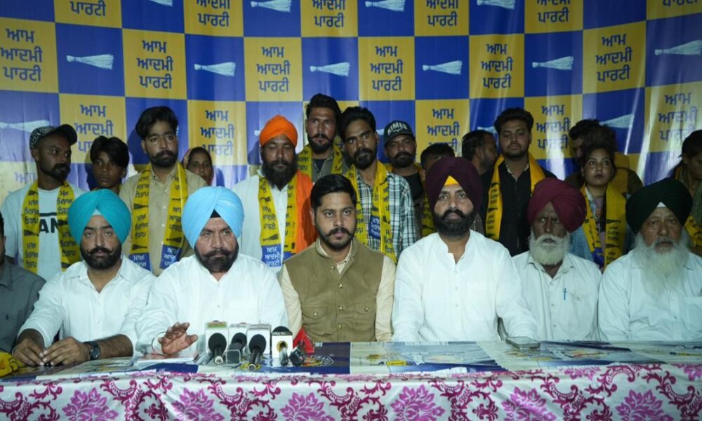 Aam Aadmi Party को मिली बड़ी मजबूती: Sherry Kalsi, Laljit Bhullar और Harchand Barsat के नेतृत्व में कई नेता हुए शामिल