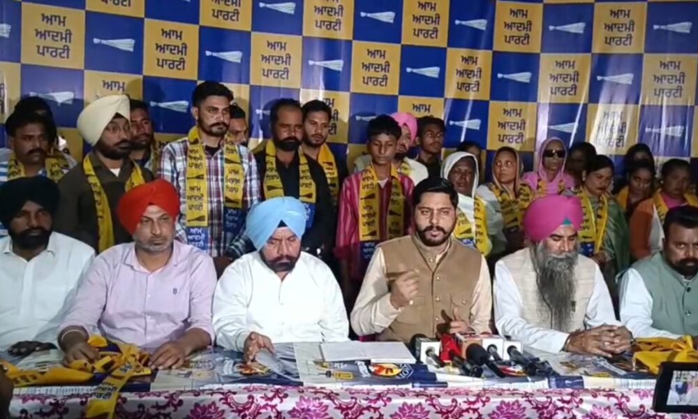 Tarn Taran में APP को बड़ी मज़बूती, Congress और BJP छोड़ कई परिवार हुए AAP में शामिल, Harmeet Sandhu की जीत को कार्यकर्ताओं ने बताया तय