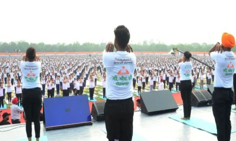‘CM दी Yogshala’ ने रचा नया इतिहास — Punjab में 2 Lakh लोग रोज़ कर रहे मुफ़्त Yoga, 4,500 से ज़्यादा Classes हर दिन, हज़ारों युवाओं को मिला रोजगार