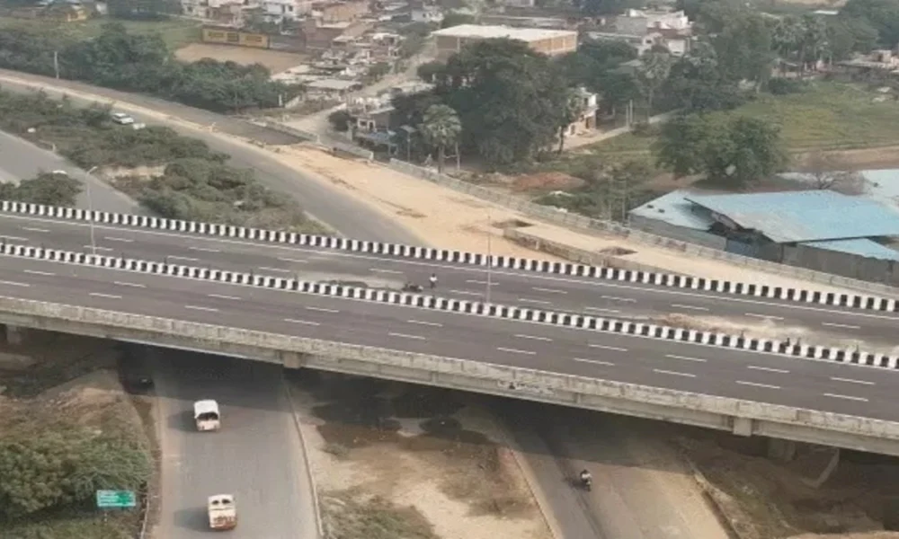 Lucknow-Kanpur Expressway: 6 महीने की देरी के बाद अब 2 महीने में पूरा होने की उम्मीद, नए साल से Travelहोगा आसान