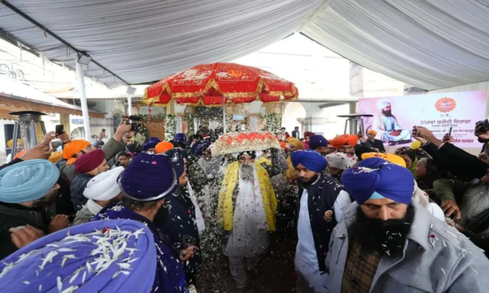 Shri Guru Tegh Bahadur Ji के 350वें शहीदी दिवस को समर्पित विशाल Nagar Kirtan Srinagar से रवाना, बड़ी संख्या में संगत की मौजूदगी