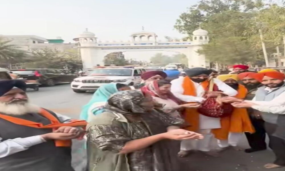 Guru Tegh Bahadur Ji के 350वें शहीदी दिवस पर Punjab में भव्य आयोजन, Ministers–Officials सेवादार बनकर कर रहे सेवा