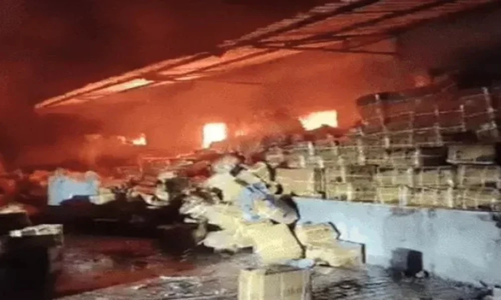 Ambala में Plastic Bottle Factory में भीषण आग! लाखों का सामान जलकर खाक, Fire Brigade को आग पर काबू पाने में लगे 4 घंटे!