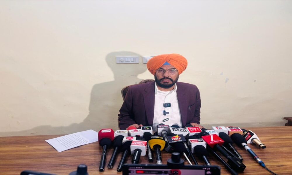 Jai Inder Kaur पर AAP नेता Kuldeep Dhaliwal का तीखा हमला; कहा- “सवाल पूछना है, तो वह पहले अपने पिता से पूछें…”