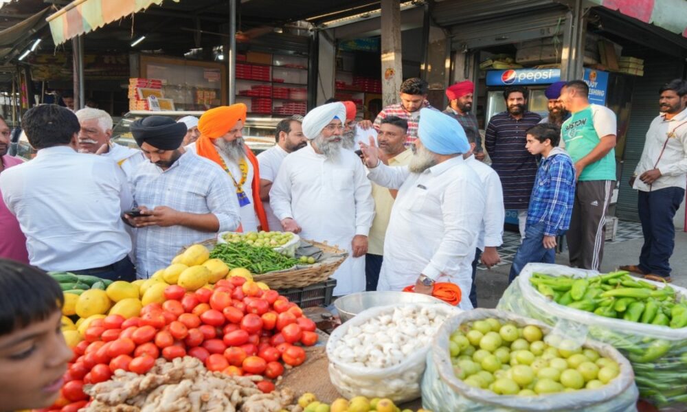 Jhabal के दुकानदारों ने ‘APP’ को दिया समर्थन, Harmeet Sandhu को भारी वोटों से जिताने का दिया भरोसा
