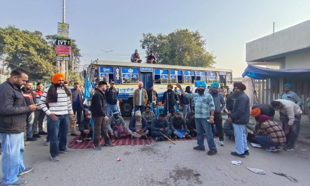 Sangrur में प्रदर्शनकारी Roadways employees के खिलाफ बड़ी कार्रवाई; Police ने protesters पर किया case दर्ज