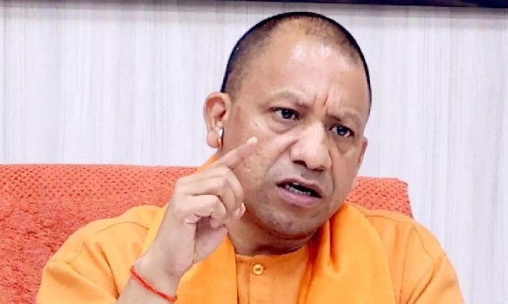 बढ़ती ठंड और कोहरे को लेकर मुख्यमंत्री Yogi Adityanath गंभीर, अधिकारियों को अलर्ट मोड में रहने का निर्देश