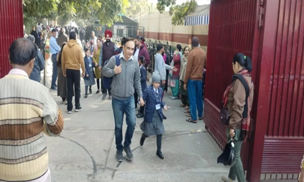 जालंधर के केएमवी सहित दो और स्कूलों को मिली बम से उड़ाने की धमकी, सुबह 9:38 पर मिला ई-मेल, पुलिस तैनात