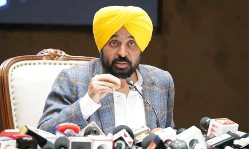 पंजाब सरकार जनवरी में बुलाएगी स्पेशल सेशन:मनरेगा स्कीम बदलने के खिलाफ उठाएंगे आवाज, CM बोले-गरीब परिवारों की आजीविका प्रभावित हो रही पंजाब सरकार जनवरी में बुलाएगी स्पेशल सेशन:मनरेगा स्कीम बदलने के खिलाफ उठाएंगे आवाज, CM बोले-गरीब परिवारों की आजीविका प्रभावित हो रही