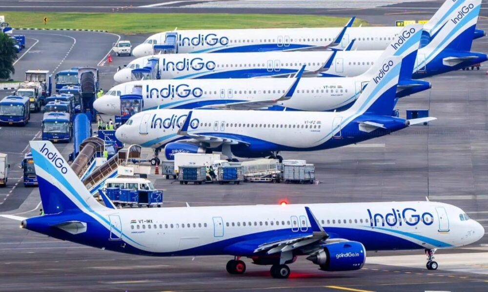Indigo Crisis: एक दिन में 550 से ज्यादा Flights Cancelled, Airports पर हाहाकार— Government ने लगाई Indigo को फटकार Indigo Crisis: एक दिन में 550 से ज्यादा Flights Cancelled, Airports पर हाहाकार— Government ने लगाई Indigo को फटकार