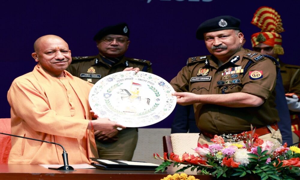 ‘काल का ध्यान रखोगे तो महाकाल भी देंगे साथ’, पुलिस मंथन के समापन पर CM Yogi का सख्त संदेश ‘काल का ध्यान रखोगे तो महाकाल भी देंगे साथ’, पुलिस मंथन के समापन पर CM Yogi का सख्त संदेश
