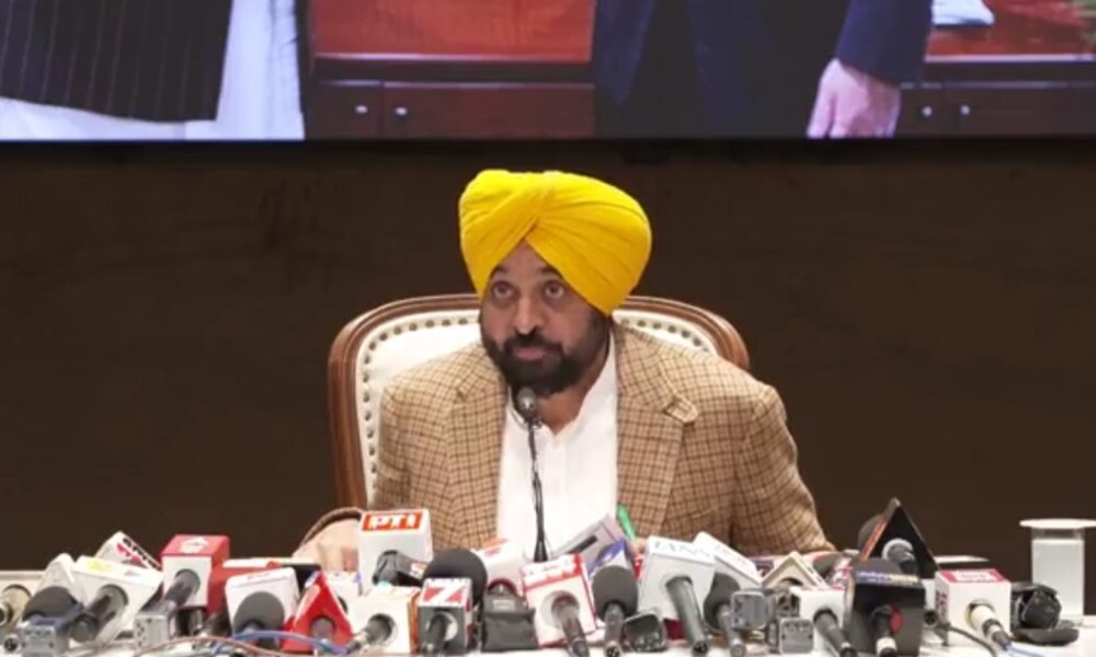 विदेश से लौटे CM मान:जापान में की गई मीटिंगों की जानकारी दी, 10 दिन के अपने दौरे की दे रहे जानकारी