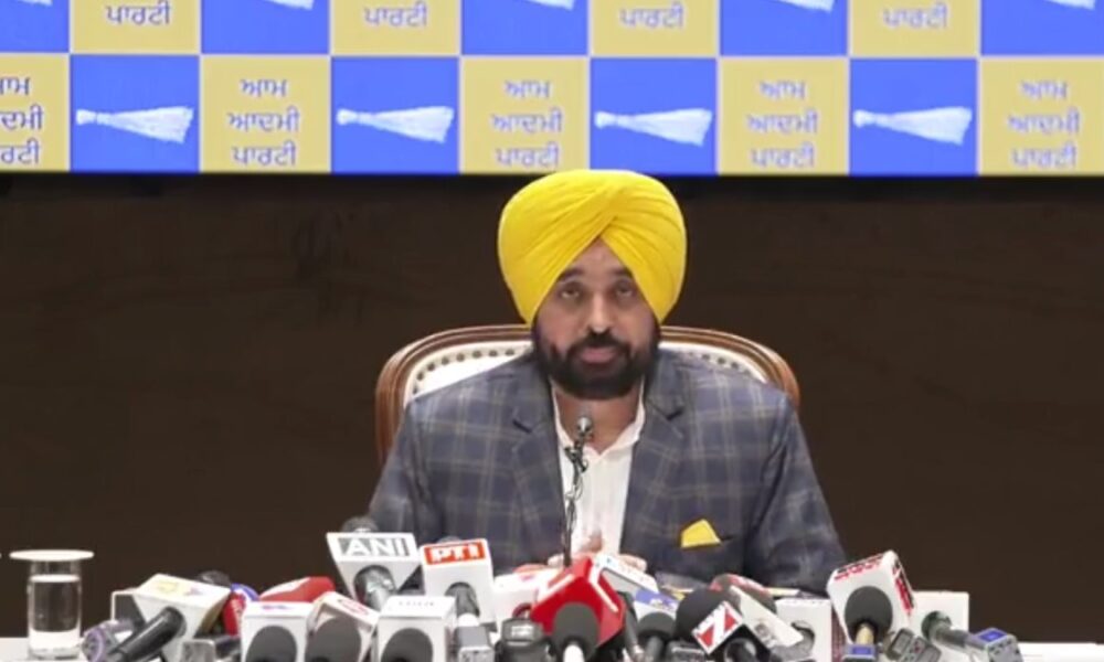 CM Mann ने सिद्ध और चन्नी समेत अपने विरोधियों पर तीखा हमला बोला मीडिया के सामने बड़ी-बड़ी बातें कहीं