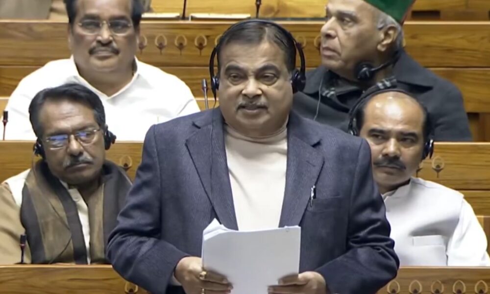 सड़क हादसों में मदद करने वालों को मिलेगा सम्मान और ₹25,000 इनाम — गडकरी की ‘राहवीर’ योजना सड़क हादसों में मदद करने वालों को मिलेगा सम्मान और ₹25,000 इनाम — गडकरी की ‘राहवीर’ योजना