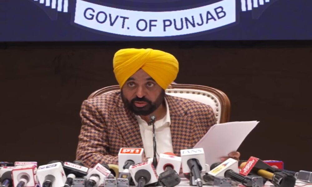 CM मान बोले- अकाली दल छिपकलियों की पार्टी बन गया:साहिबजादों के कार्टून पर BJP पर कार्रवाई क्यों नहीं; पावन स्वरूपों के मामले में एक्शन होगा CM मान बोले- अकाली दल छिपकलियों की पार्टी बन गया:साहिबजादों के कार्टून पर BJP पर कार्रवाई क्यों नहीं; पावन स्वरूपों के मामले में एक्शन होगा