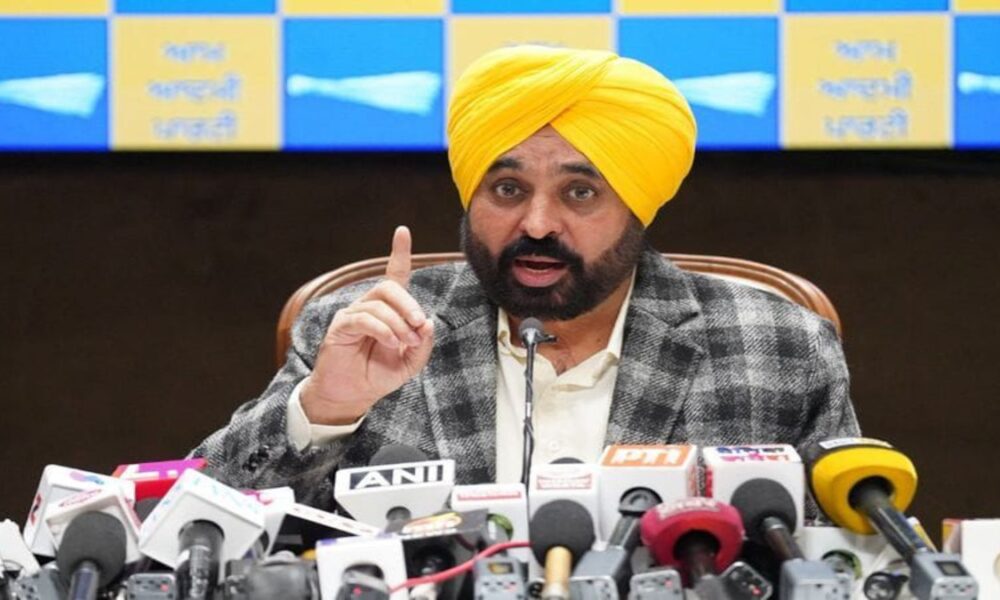SIR Controversy पर CM Bhagwant Mann की कड़ी प्रतिक्रिया: “सवाल उठाना public Right, जवाब देना ECI की Duty”