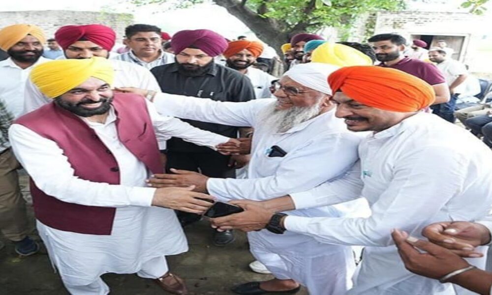 जमीनी स्तर पर दिख रहा ग्रामीण पंजाब में ‘AAP’ सरकार की नीतियों का असर जमीनी स्तर पर दिख रहा ग्रामीण पंजाब में ‘AAP’ सरकार की नीतियों का असर