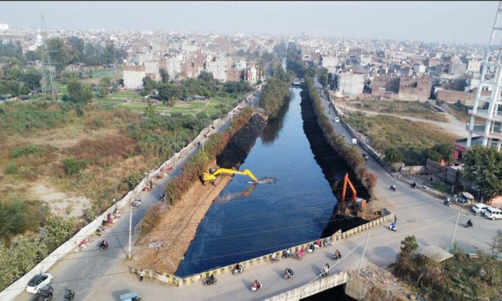 MP Sant Seechewal की अगुवाई में बुड्ढा दरिया बना जीवंत, जहां खड़ा होना था नामुमकिन, वहां अब तैर रही किश्ती