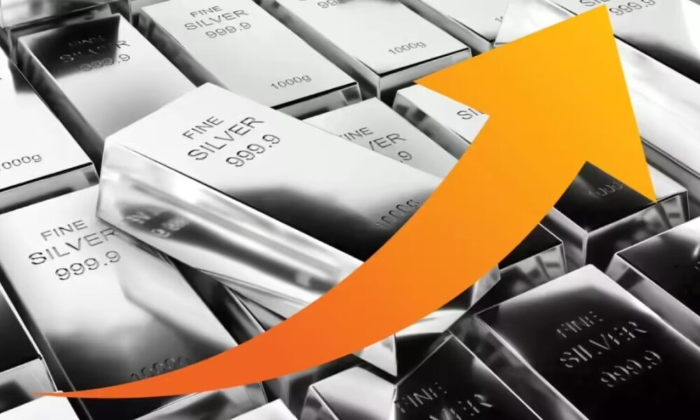 पहली बार चांदी 2 लाख पार, एक साल में भाव दोगुने, सोना भी रिकॉर्ड स्तर पर