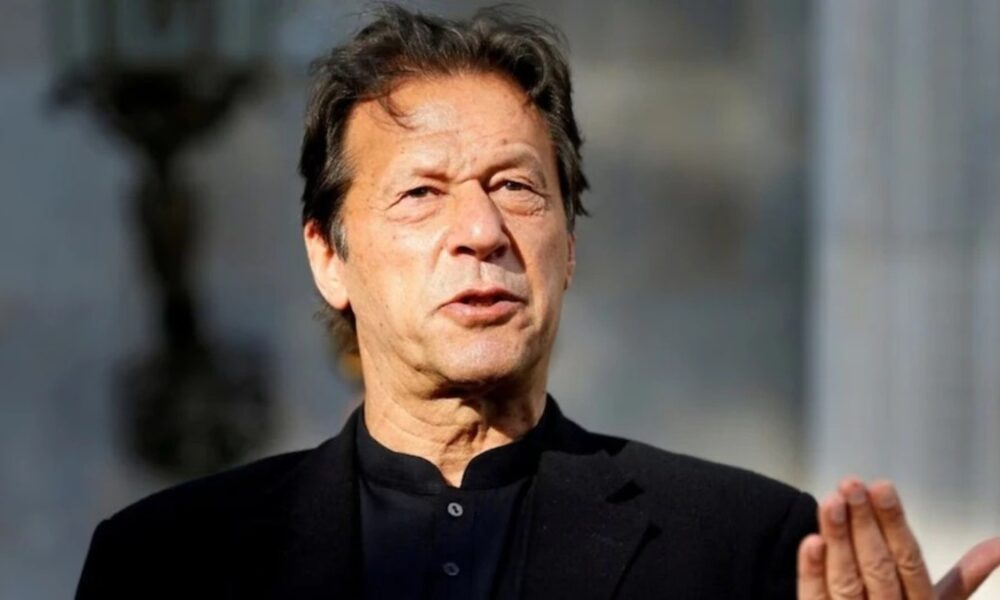 पाकिस्तान के पूर्व PM इमरान खान को 17 साल की सजा, बुशरा बीबी भी दोषी करार; ज्वेलरी गिफ्ट बना जेल की वजह 