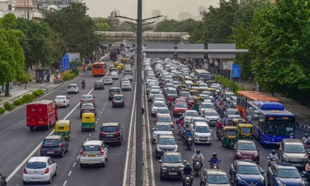 हरियाणा NCR में डीजल-पेट्रोल कॉमर्शियल वाहनों पर लगेगी रोक:1 जनवरी से लागू होंगे नियम; मोटर कैब- डिलीवरी वाहन CNG/EV में बदलने जरूरी